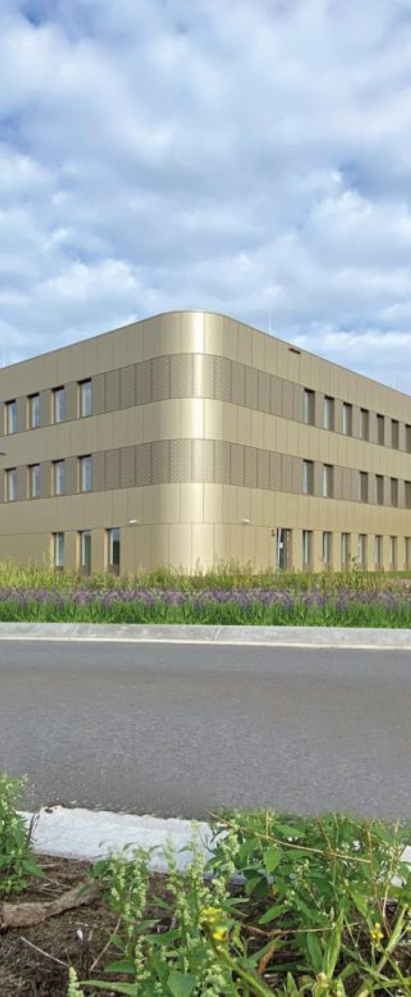 gebouw aanzicht (linkedIn).jpg