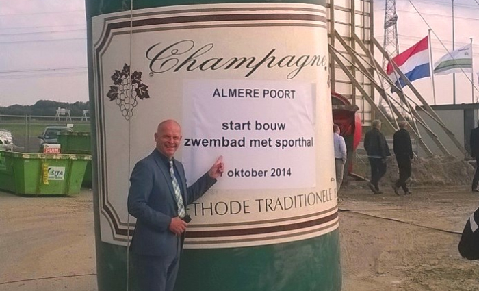 14.10.06 dinand eerste paal.jpg