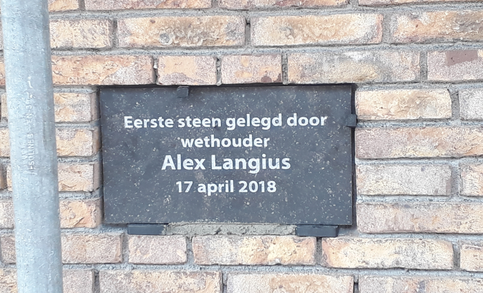 eerste steen met tekst.jpg