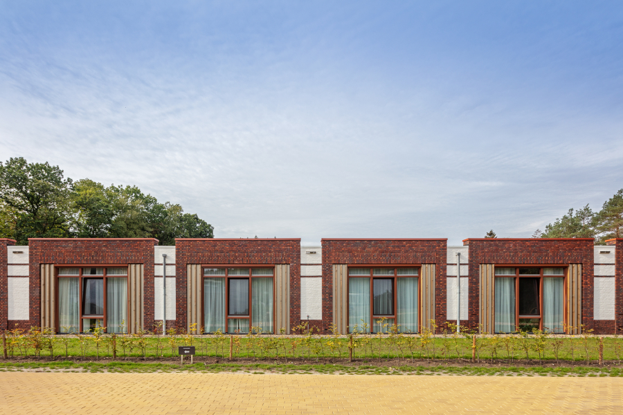 Hellendoorn 38 zorgeenheden en werkgebouw