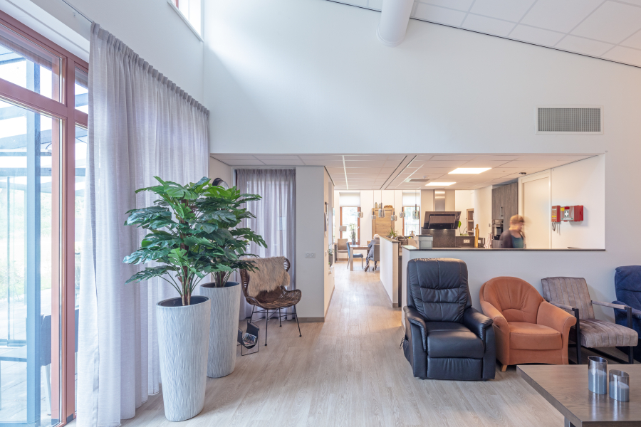 Hellendoorn 38 zorgeenheden en werkgebouw