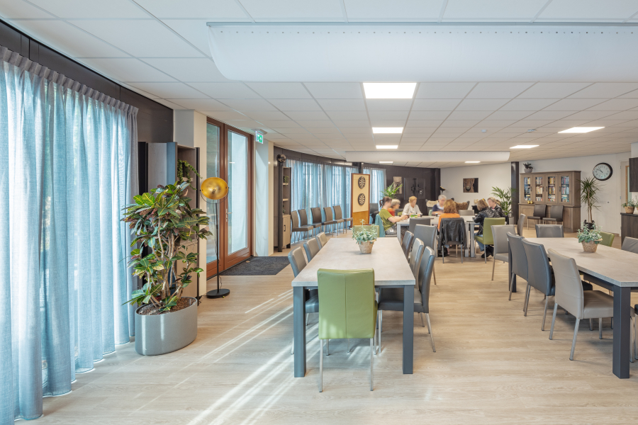Hellendoorn 38 zorgeenheden en werkgebouw