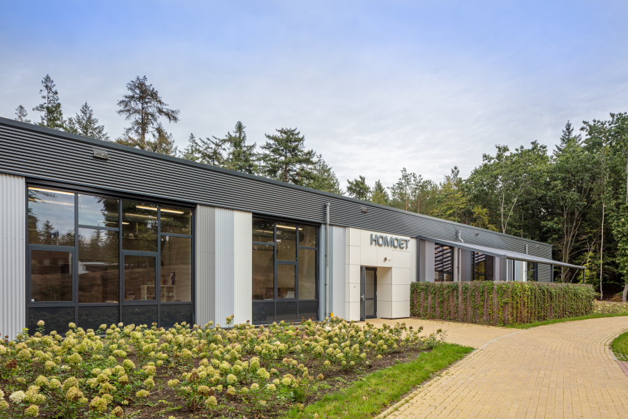 Hellendoorn 38 zorgeenheden en werkgebouw