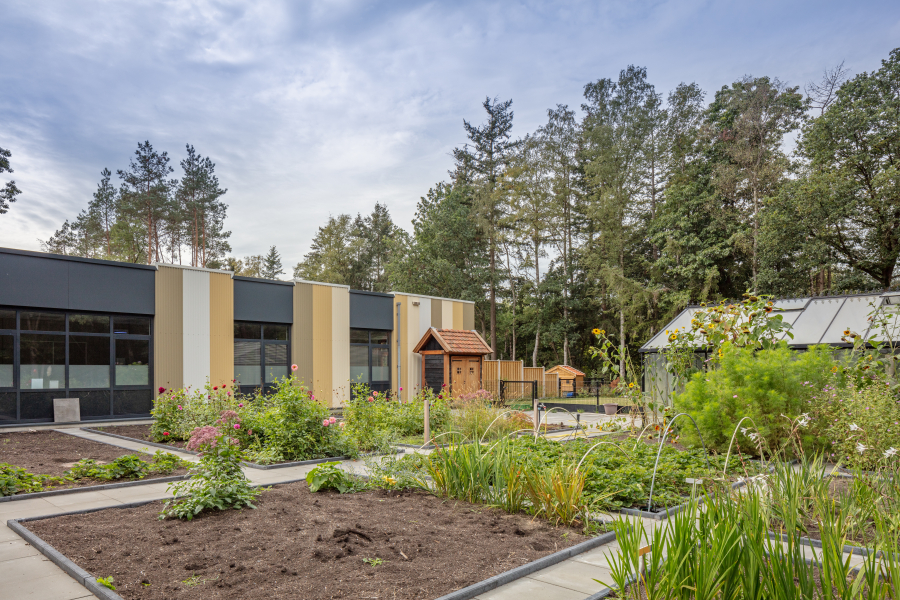 Hellendoorn 38 zorgeenheden en werkgebouw