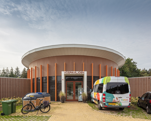 Hellendoorn 38 zorgeenheden en werkgebouw