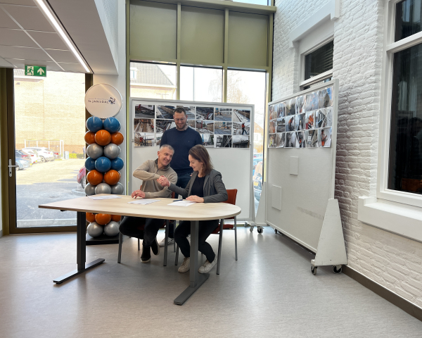 Ondertekening oplevering bouwdeel X ziekenhuis St. Jansdal 