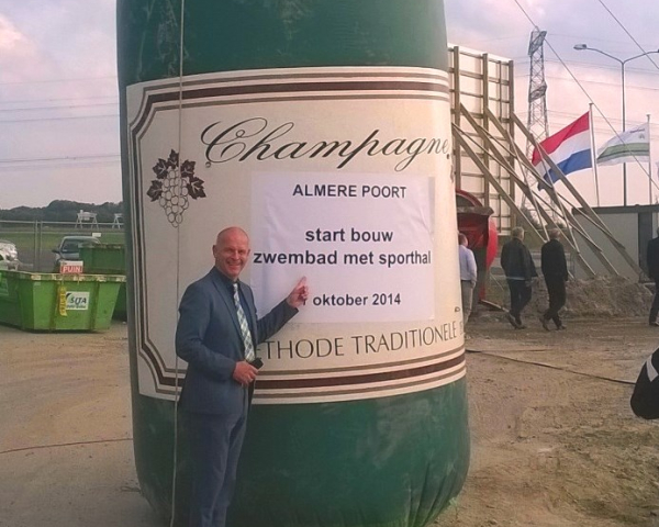 14.10.06 dinand eerste paal.jpg