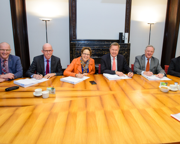 MST20150217-ondertekening 1.jpg