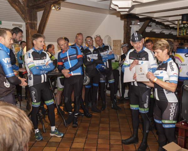 cheque aanbieden.jpg