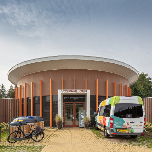 Hellendoorn 38 zorgeenheden en werkgebouw